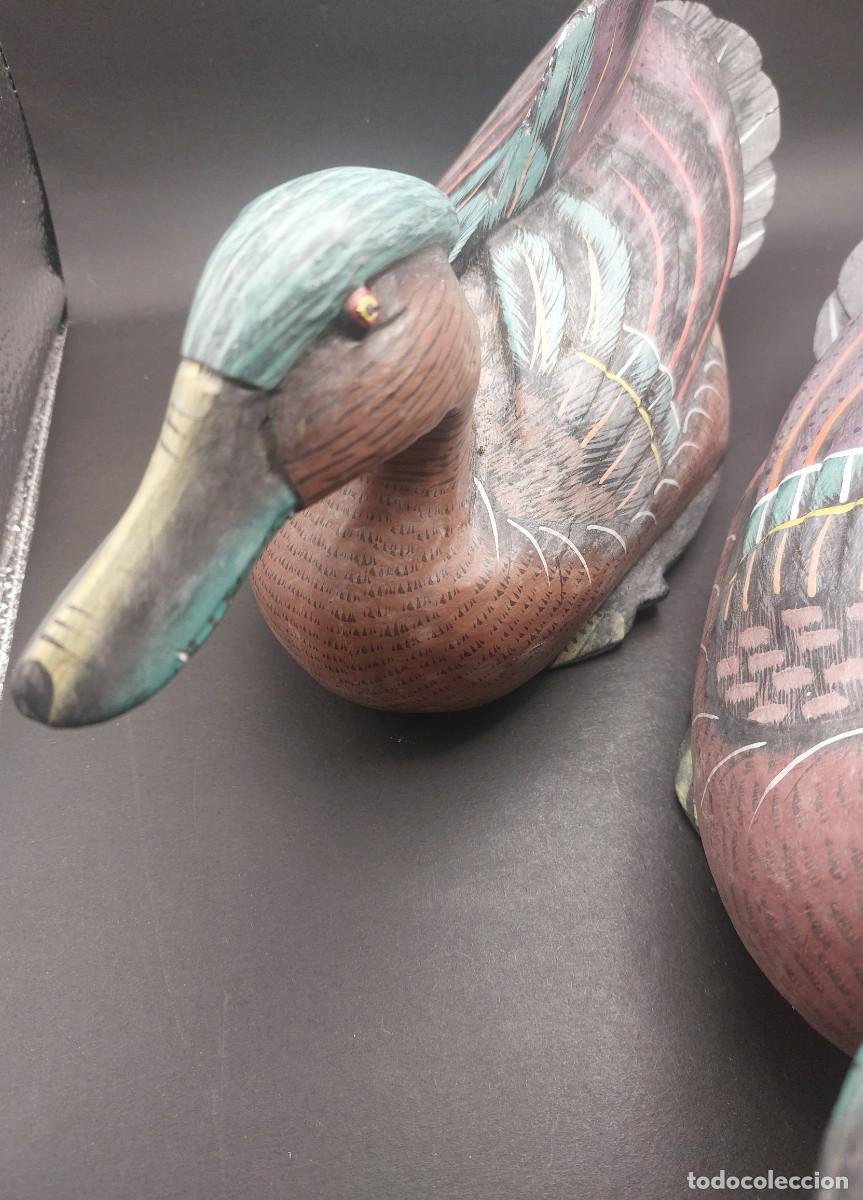 Antig&uuml;edades: PAREJA DE PATOS DE YESO Y MADERA - Foto 3
