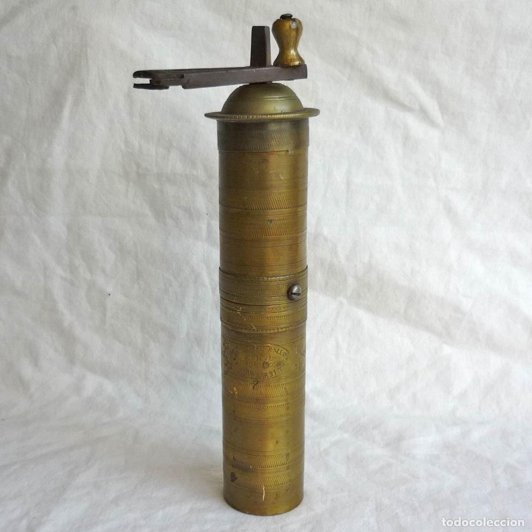 Antiquit&eacute;s: Antiguo molinillo de pimienta en bronce e hierro, funcionando, Turquia