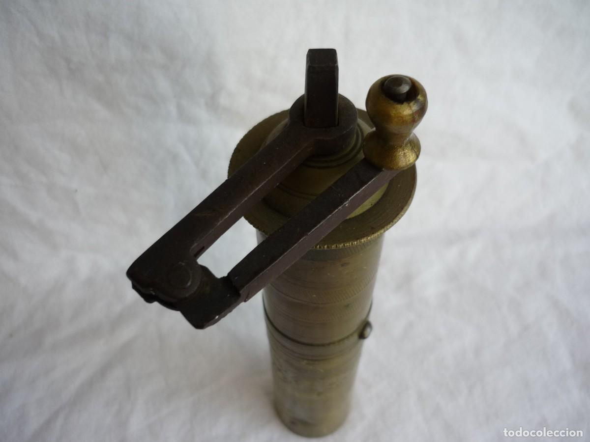 Antig&uuml;edades: Antiguo molinillo de pimienta en bronce e hierro, funcionando, Turquia - Foto 2