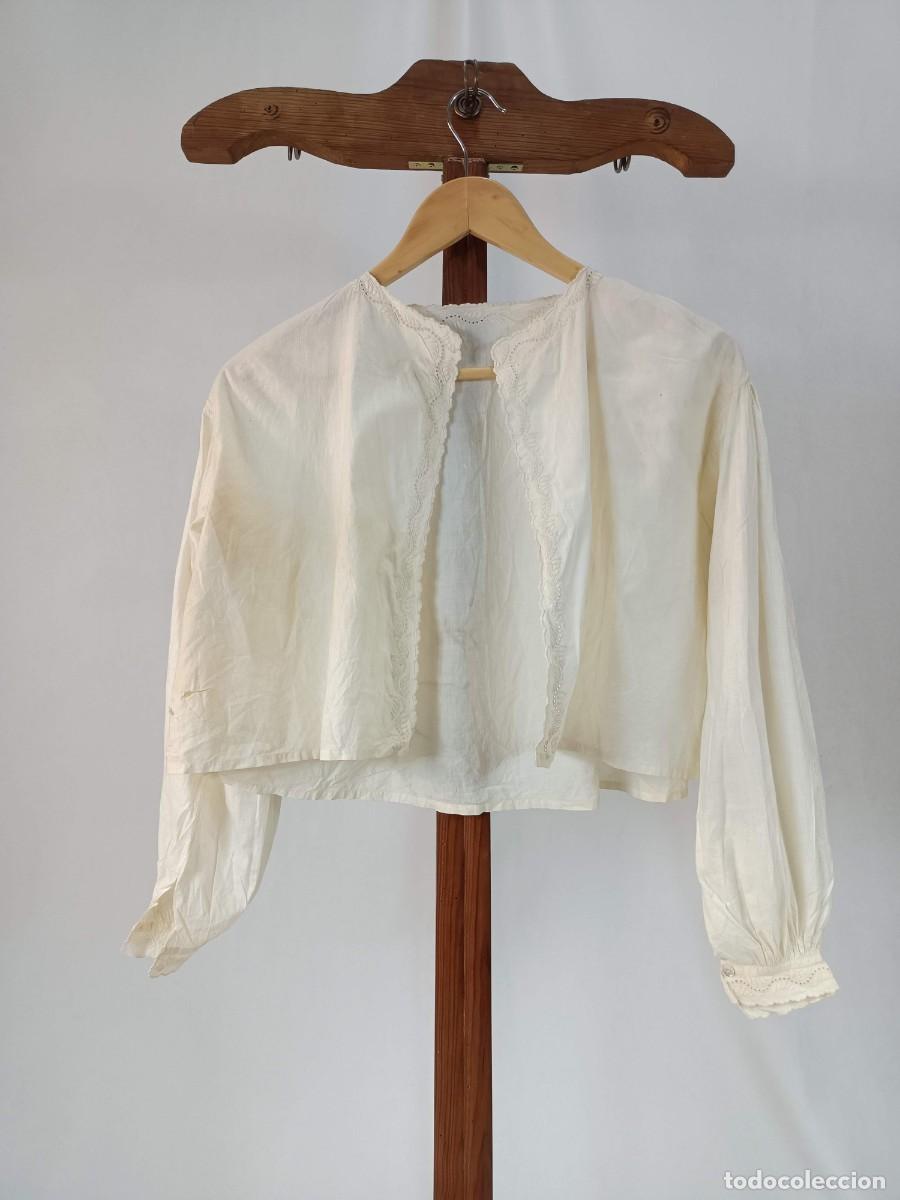 Antig&uuml;edades: ANTIGUA CAMISA BORDADA - Foto 1