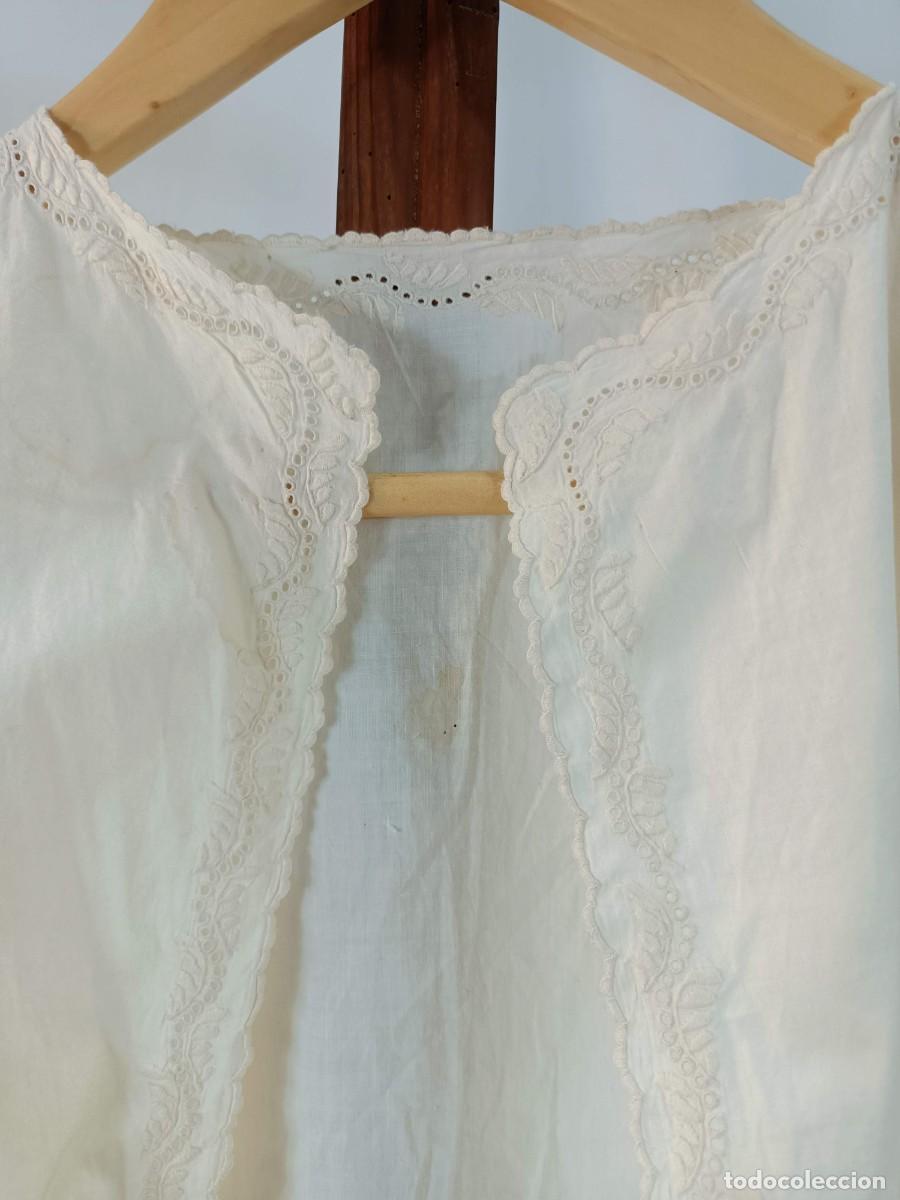 Antig&uuml;edades: ANTIGUA CAMISA BORDADA - Foto 2