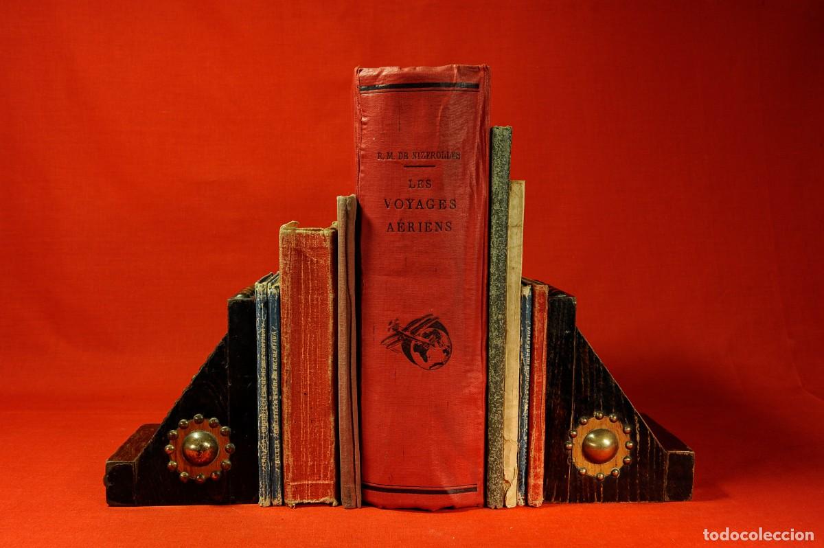Antig&uuml;edades: Pareja de Sujeta libros de madera euskaldunes - Foto 2