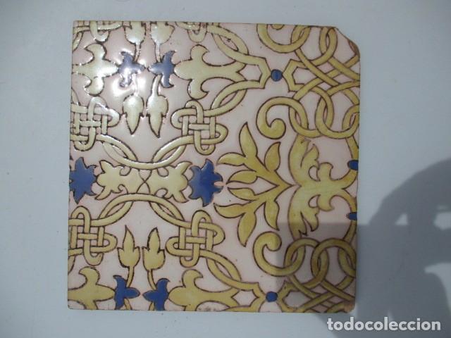 Antig&uuml;edades: Azulejo Jose Mensaque de Reflejos oro - Foto 1