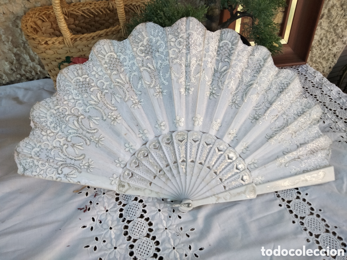 Antiquit&eacute;s: Abanico blanco bordado a maquina ideal fallera