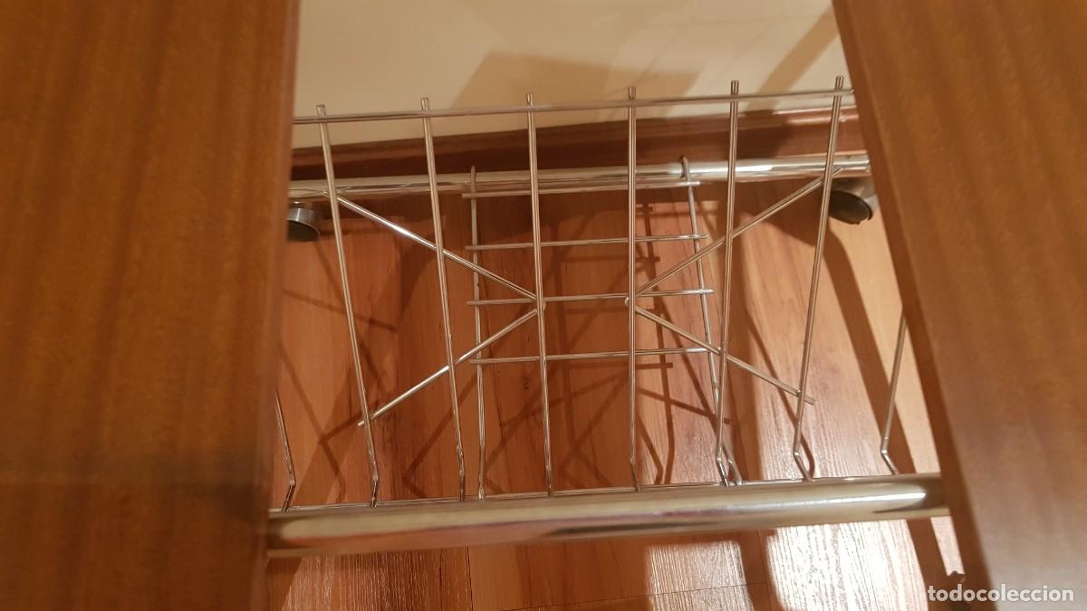Antig&uuml;edades: Mesa retro con ruedas cromada televisi&oacute;n - Foto 4
