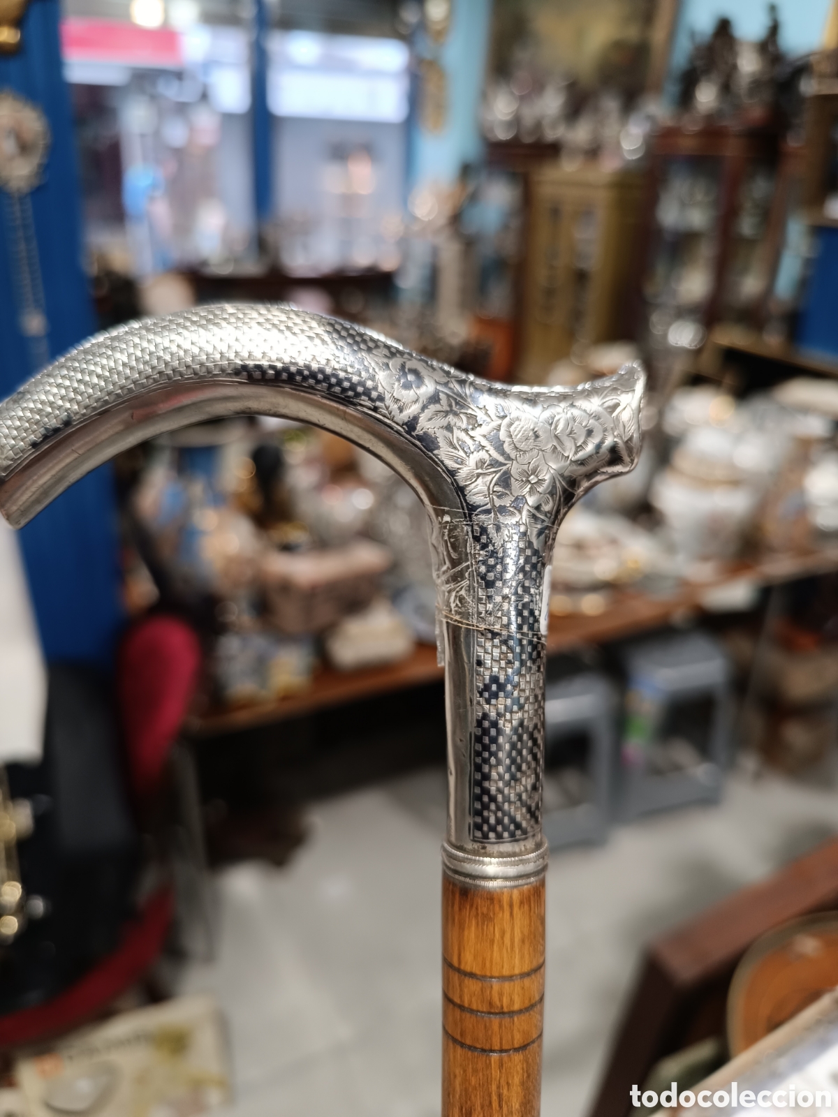 Antig&uuml;edades: Bast&oacute;n con empu&ntilde;adura de plata biselada y palo de madera - Foto 2