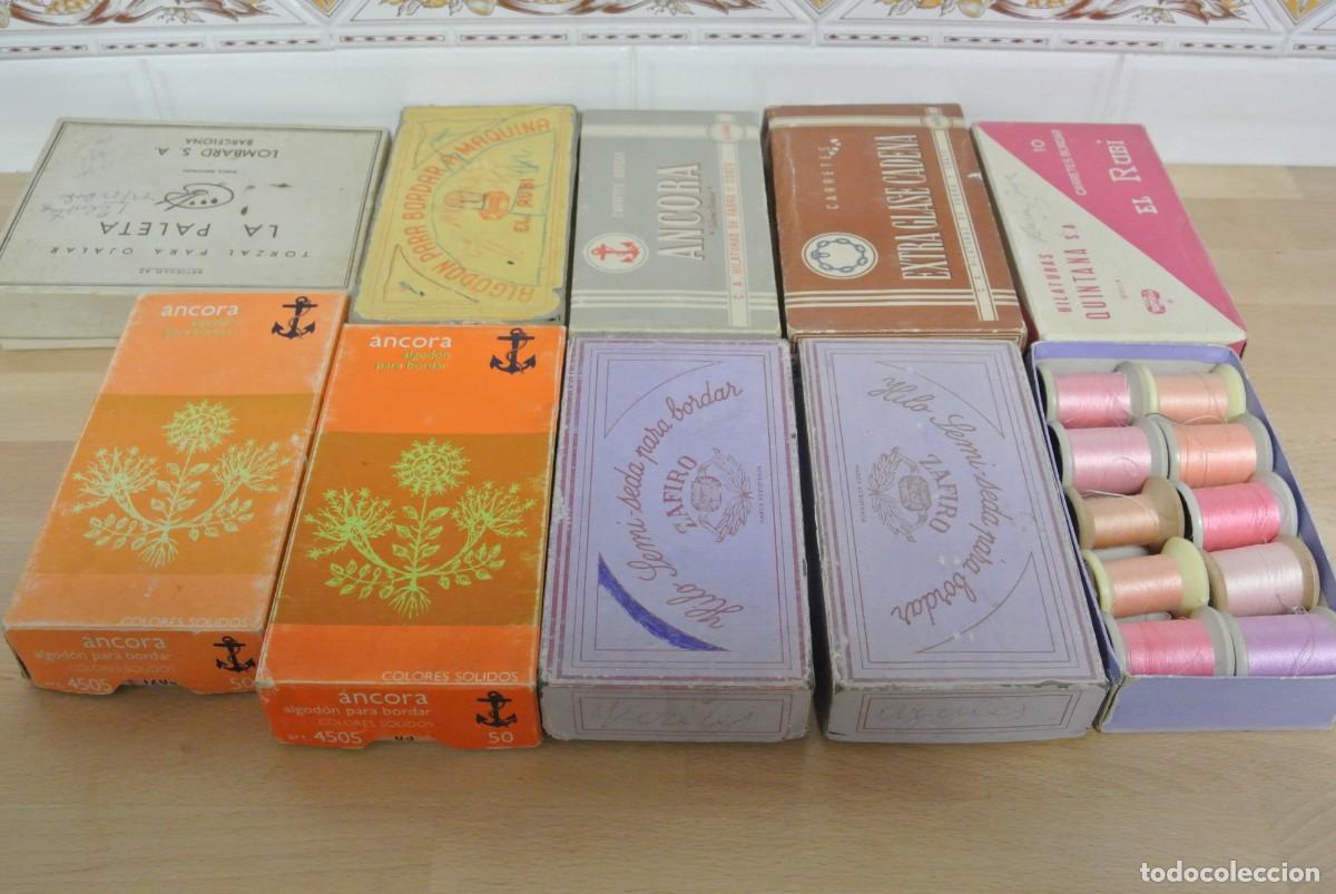 Antig&uuml;edades: LOTE DE CAJAS CON BOBINAS DE HILO - Foto 1