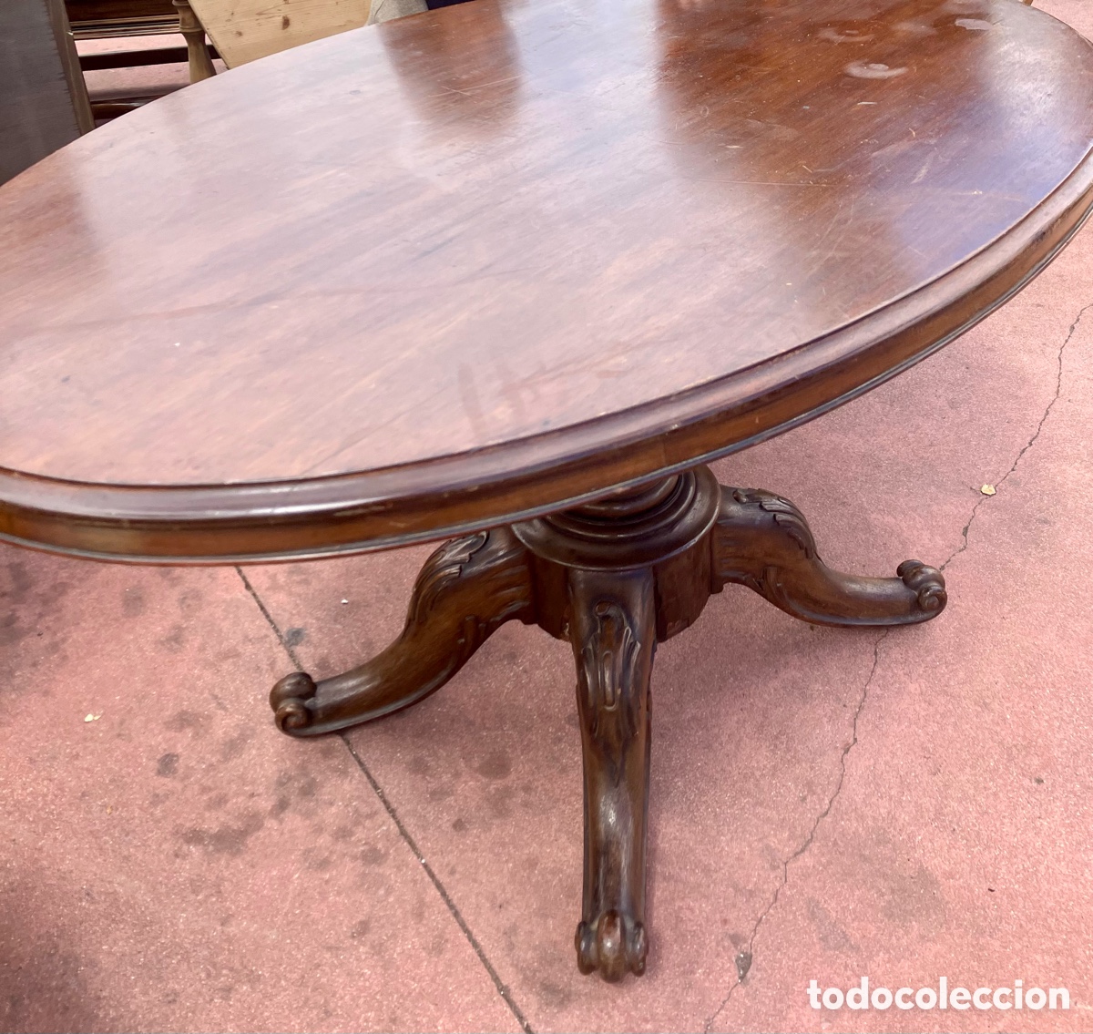 Antig&uuml;edades: Mesa ovalada de Nogal con pie central - Foto 2