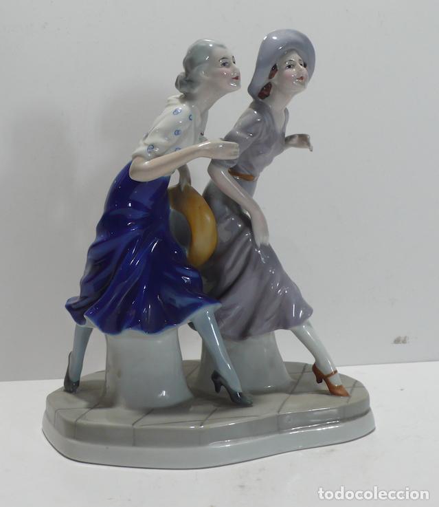 Antig&uuml;edades: PORCELANA DE DOS MUJERES - Foto 1