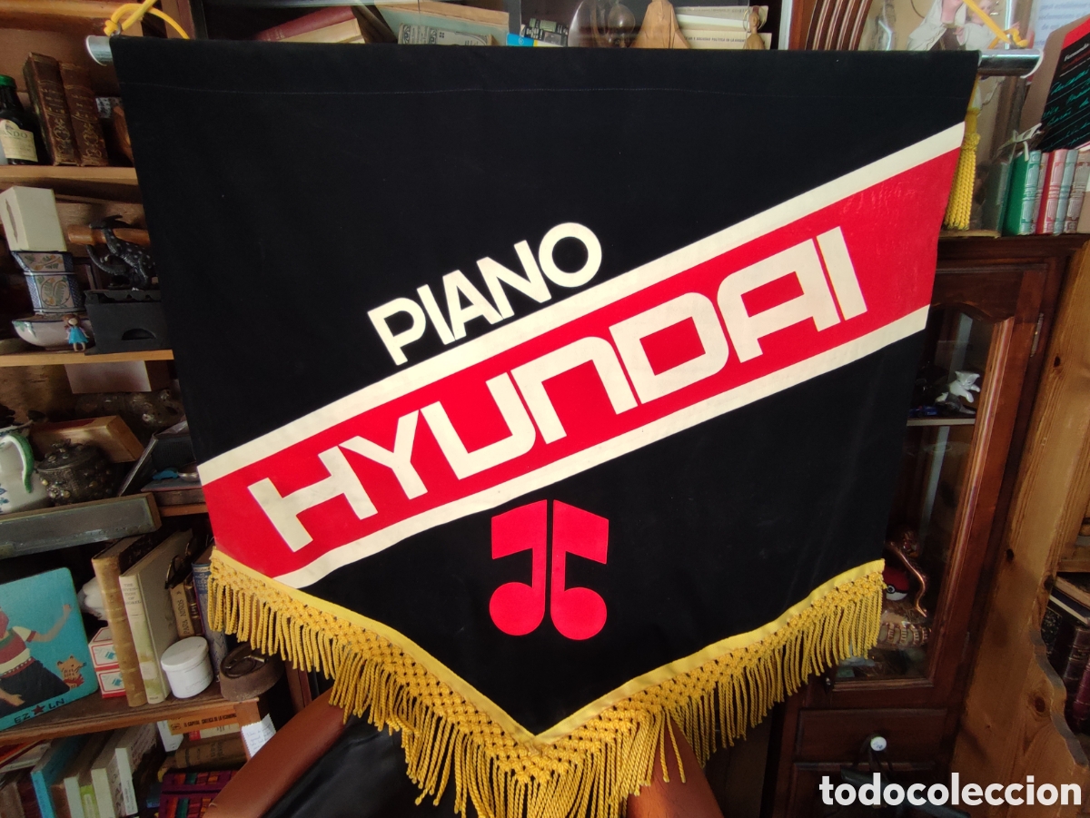 Antig&uuml;edades: Lona publicidad Piano Hyundai de terciopelo