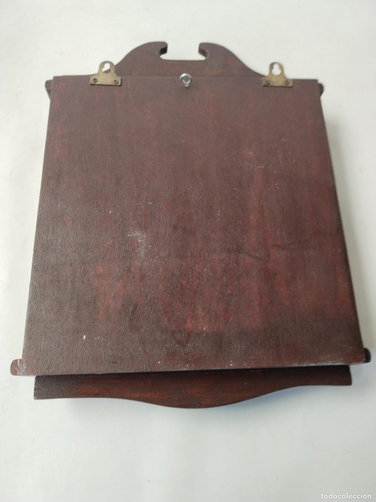 Antig&uuml;edades: repisa expositor para dedales - Foto 2