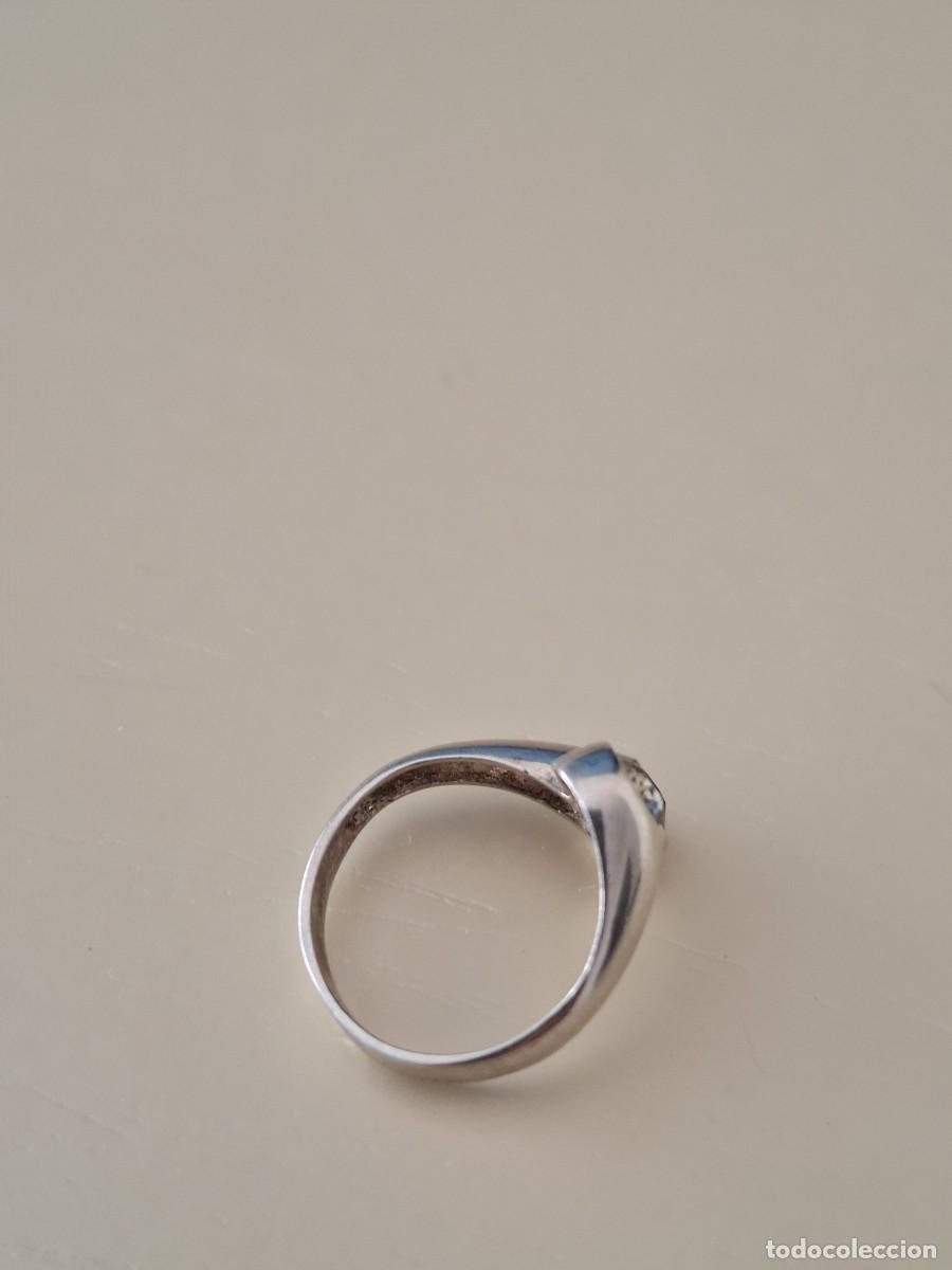 Antig&uuml;edades: Sortija de plata con piedra transparente y azul - Foto 2