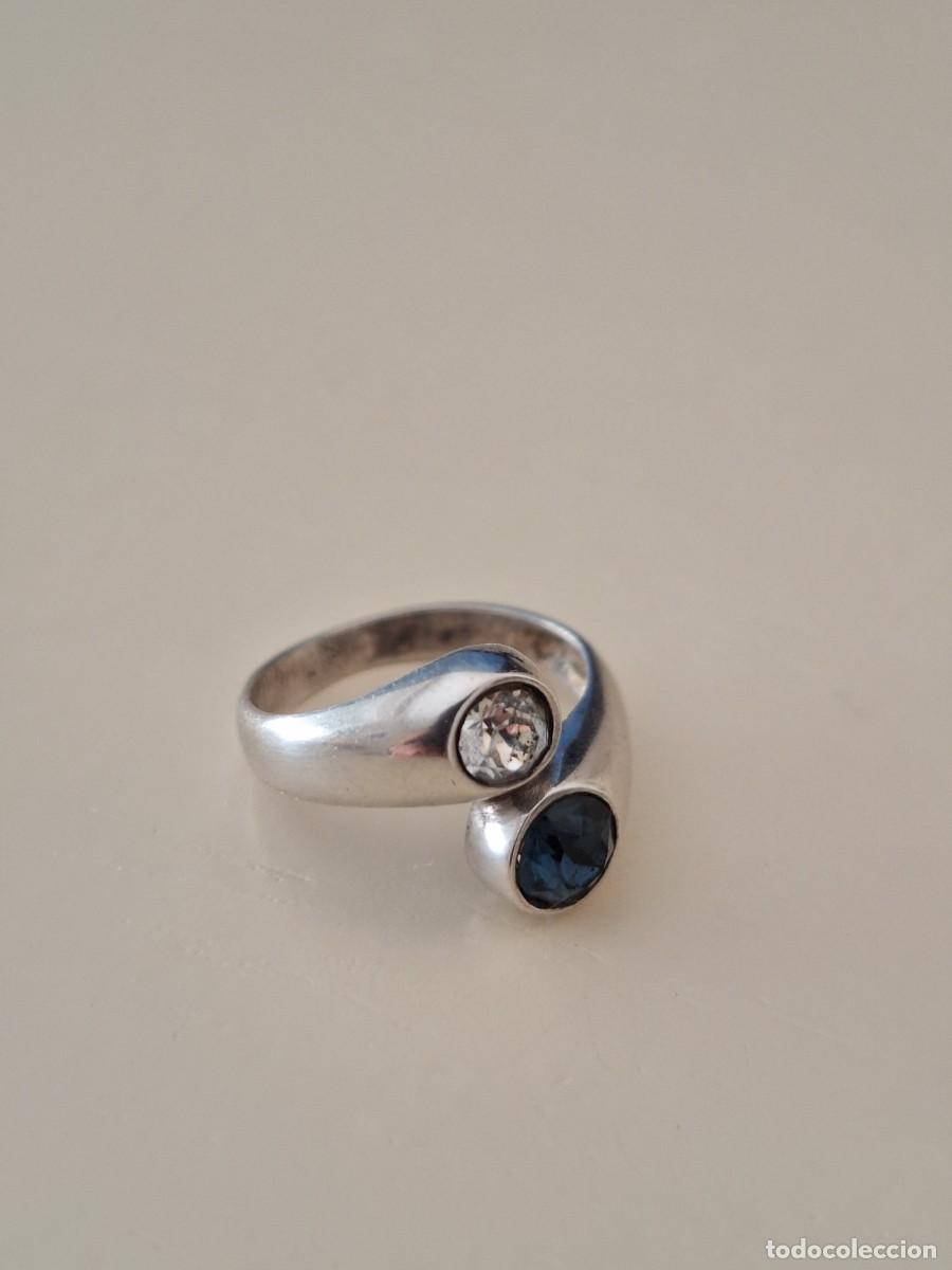 Antig&uuml;edades: Sortija de plata con piedra transparente y azul - Foto 3