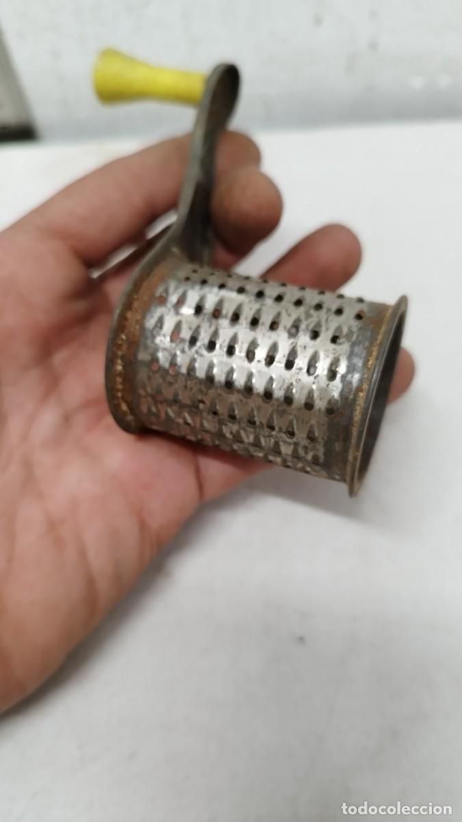 Antig&uuml;edades: Antiguo rayador de queso - Foto 3