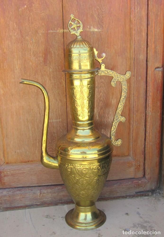 Antig&uuml;edades: Tetera grande oriental, en laton repujado y bronce - Foto 1