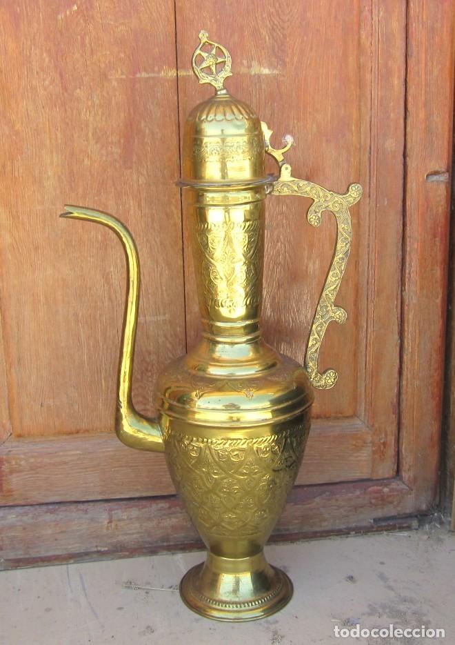 Antig&uuml;edades: Tetera grande oriental, en laton repujado y bronce - Foto 2