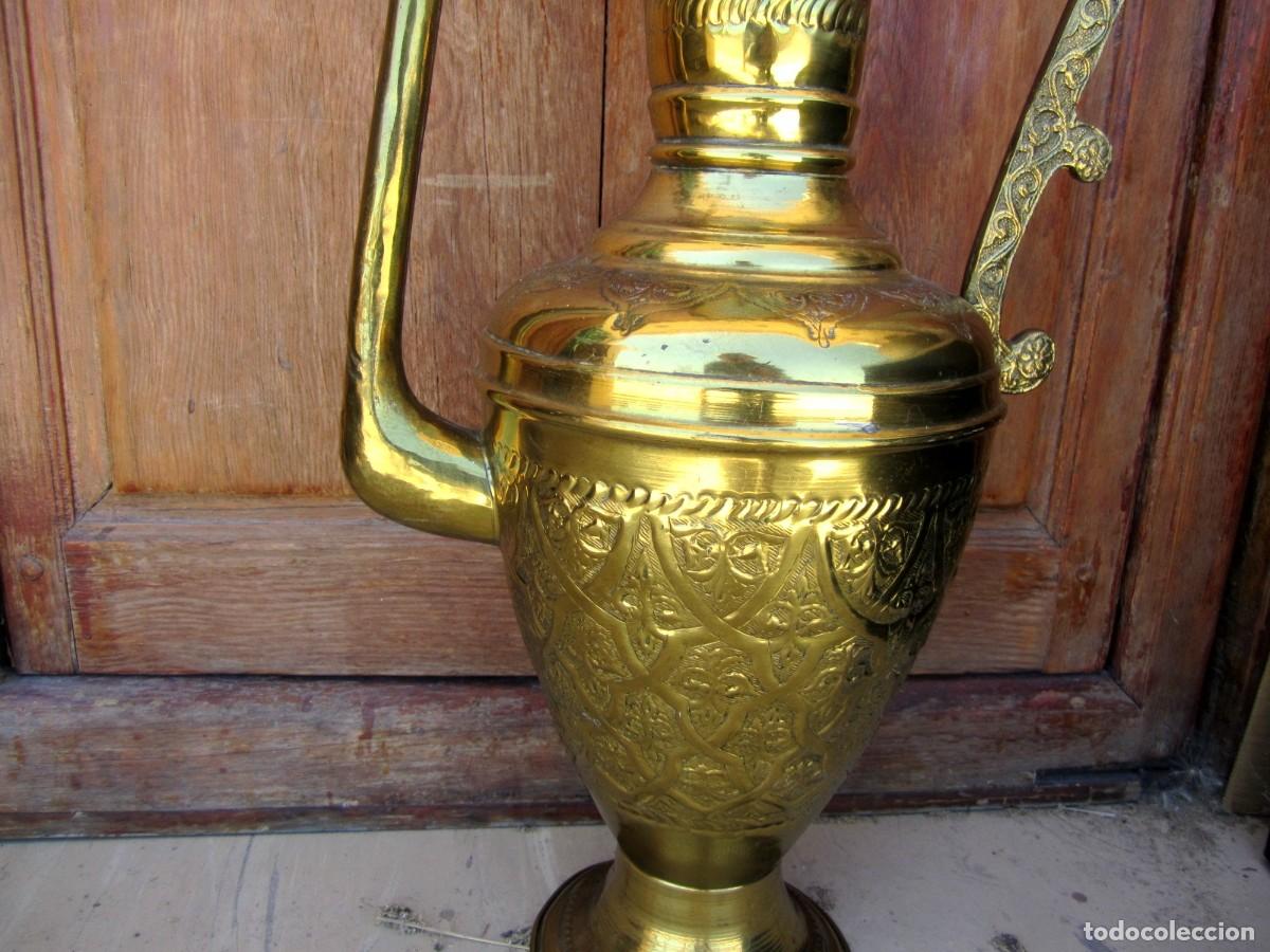 Antig&uuml;edades: Tetera grande oriental, en laton repujado y bronce - Foto 3