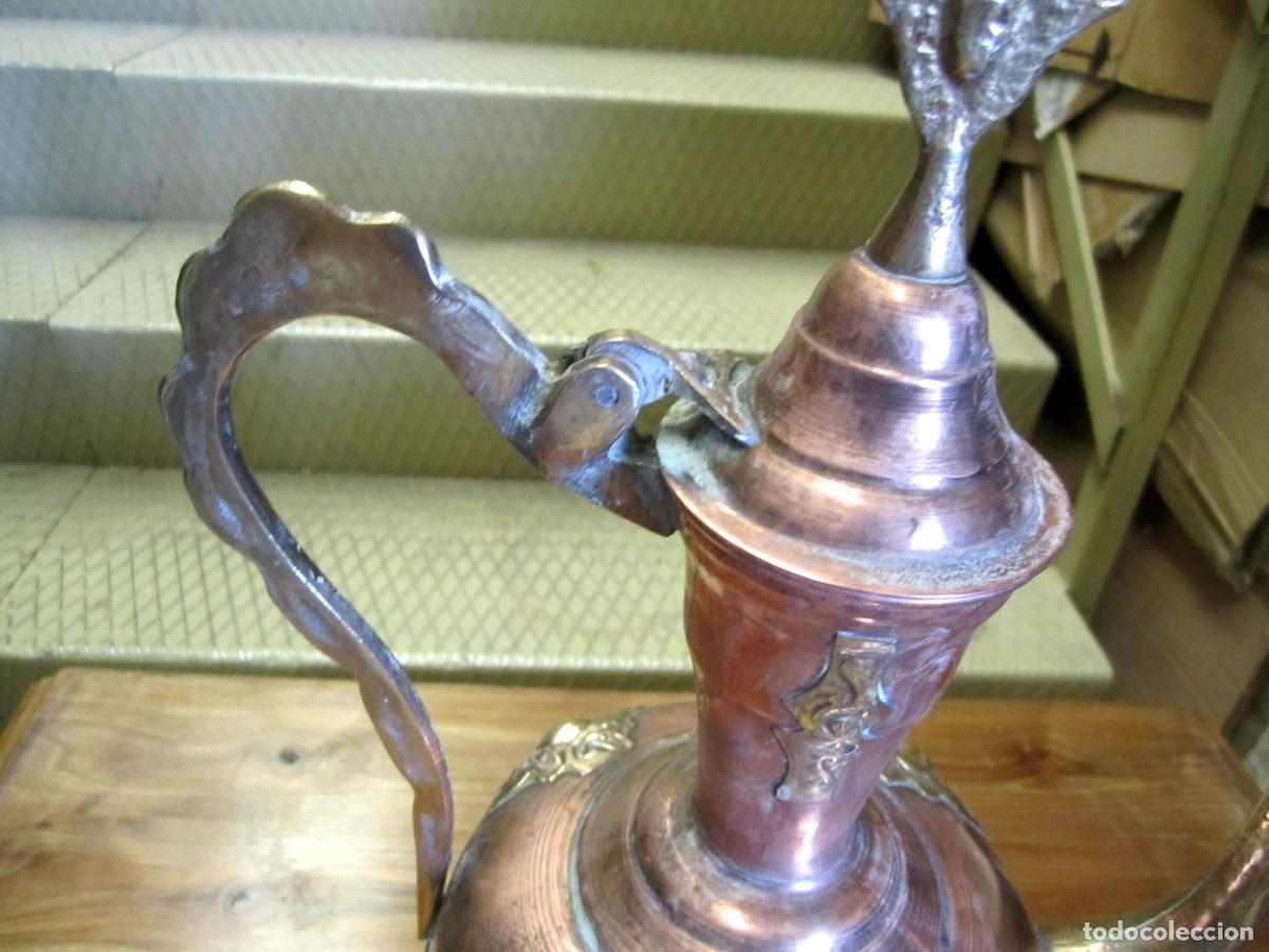 Antig&uuml;edades: Tetera de laton y cobre repujado - Foto 3