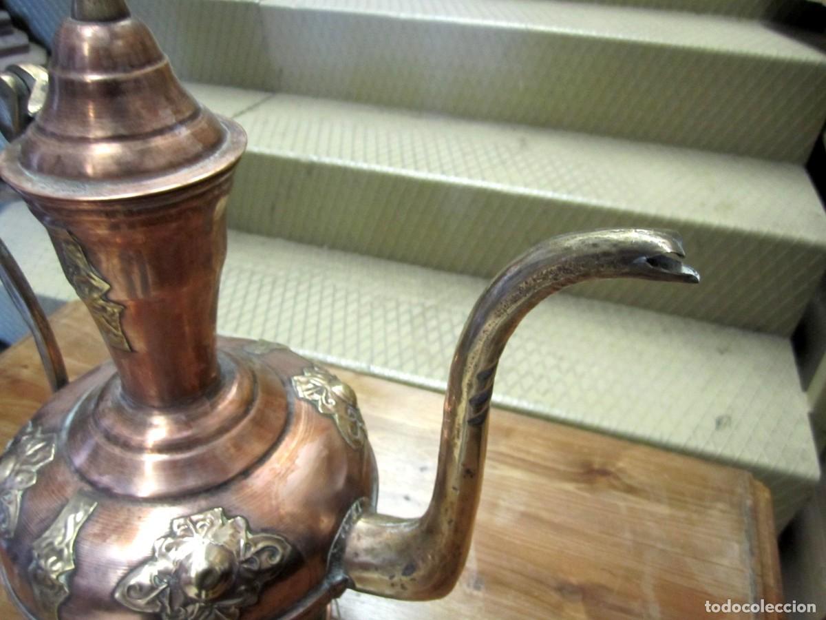 Antig&uuml;edades: Tetera de laton y cobre repujado - Foto 4