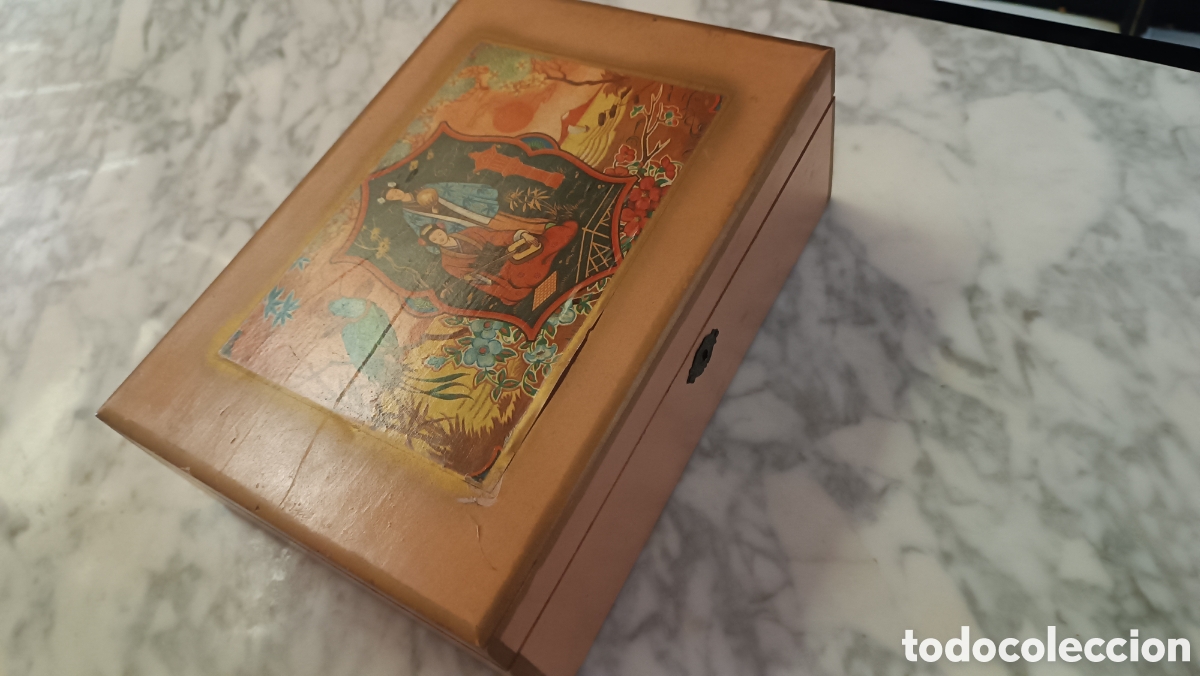 Antig&uuml;edades: Caja de madera pintada - Foto 3