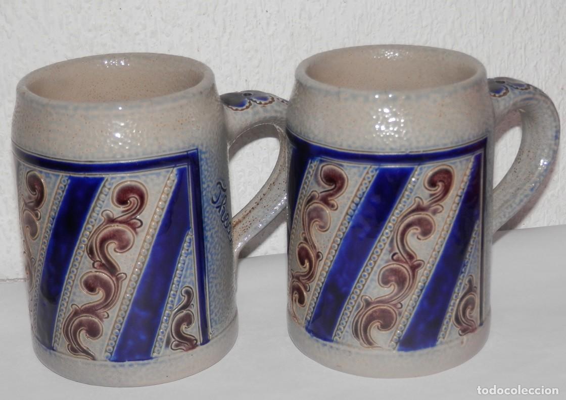 Antig&uuml;edades: DOS JARRAS DE PORCELANA - Foto 1