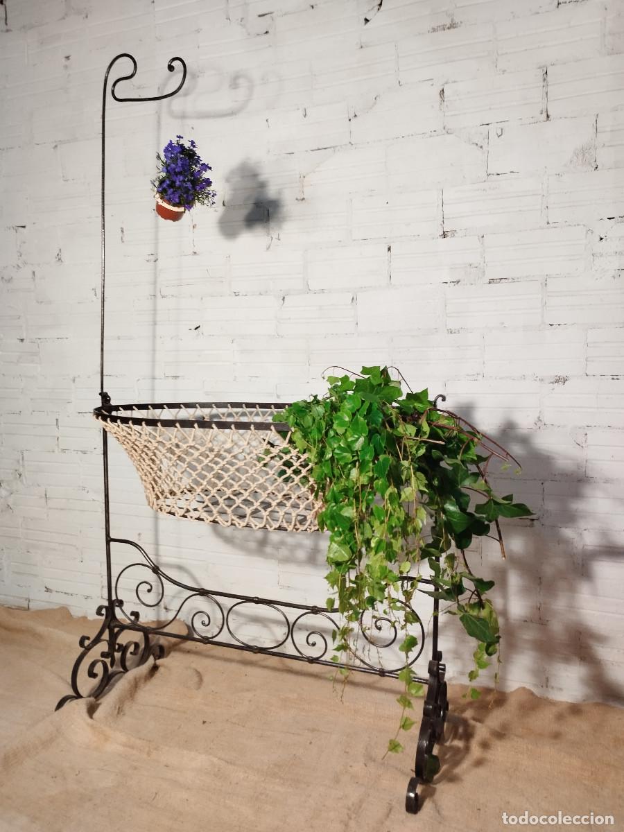 Antig&uuml;edades: Cuna antigua de hierro con dosel - Foto 1