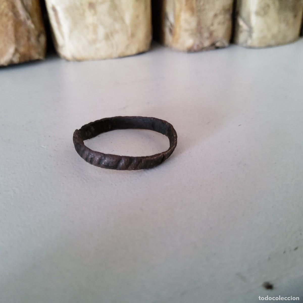 Antig&uuml;edades: ANILLO MEDIEVAL DE BRONCE - Foto 1