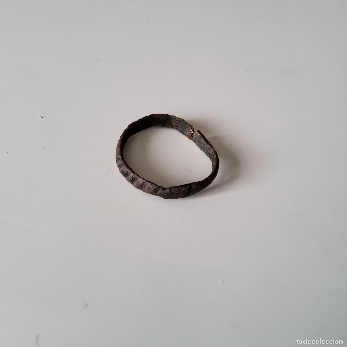 Antig&uuml;edades: ANILLO MEDIEVAL DE BRONCE - Foto 2
