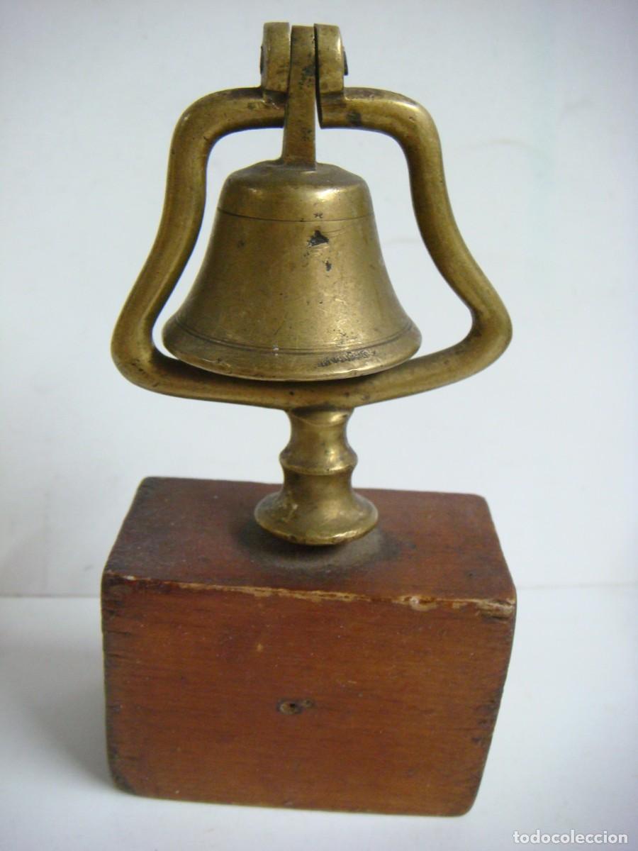 Antig&uuml;edades: CAMPANILLA EN BRONCE CON LA BASE EN MADERA-CAJ-N&ordm;-79 - Foto 1