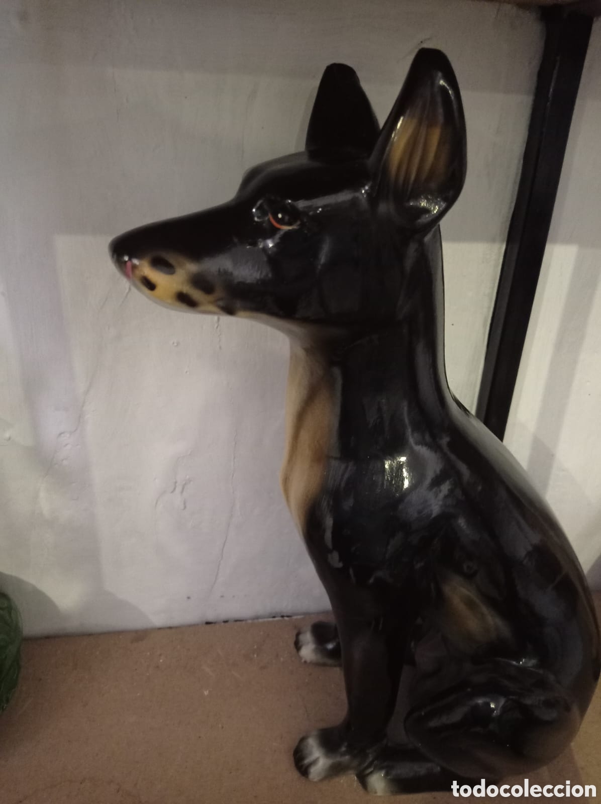 Antig&uuml;edades: Perro de escayola negro - Foto 1