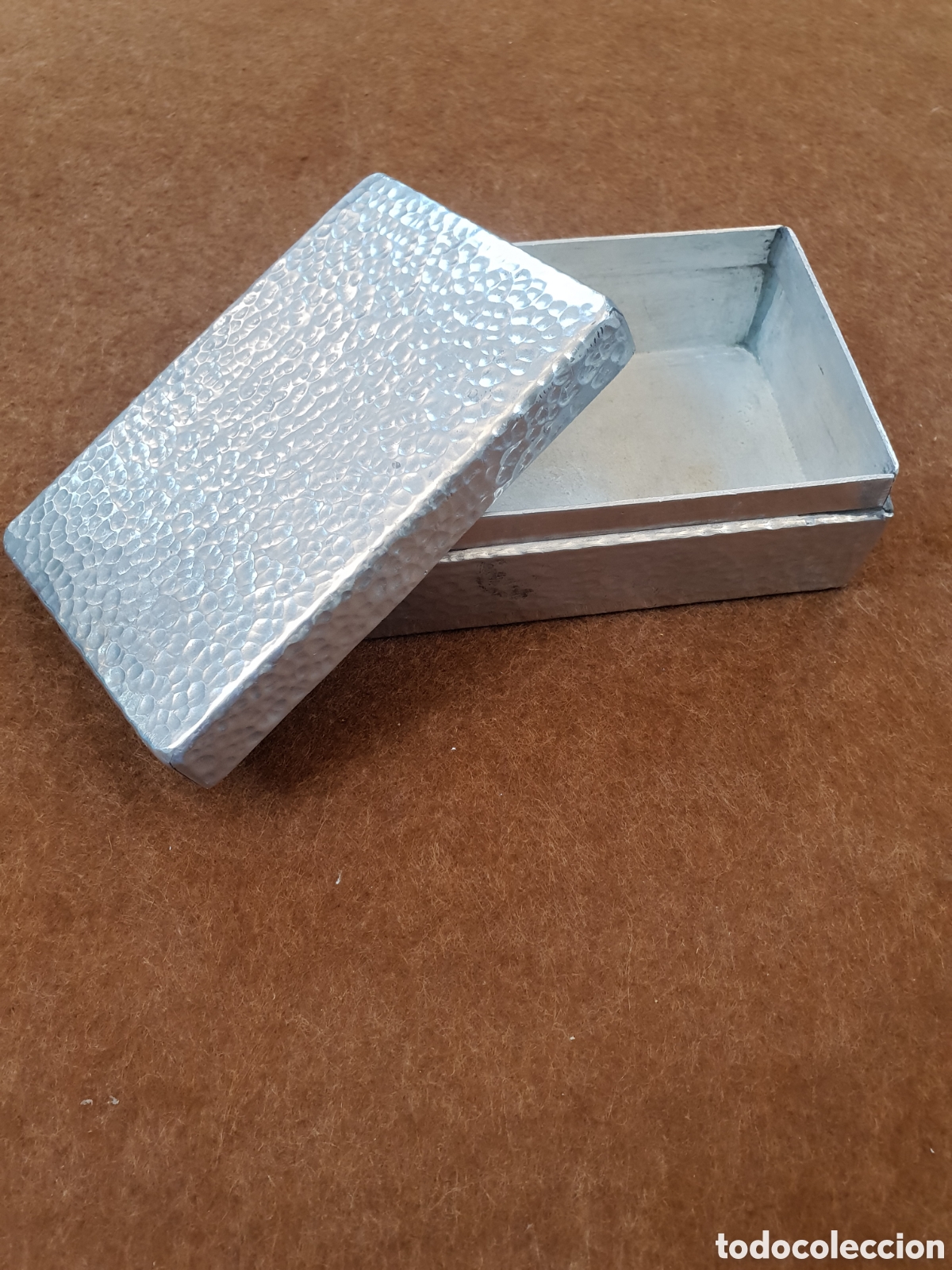 Antig&uuml;edades: ANTIGUA CAJA REALIZADA A MANO. ALUMINIUM. FROGES. 13x9x4.8CM.