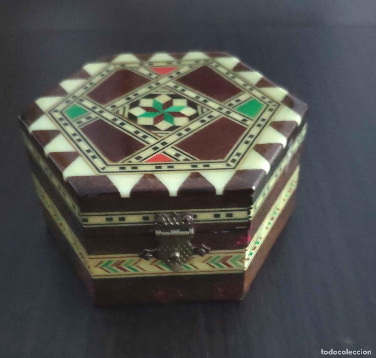 Antig&uuml;edades: 2 cajas hexagonales de Taracea granadina - Foto 7