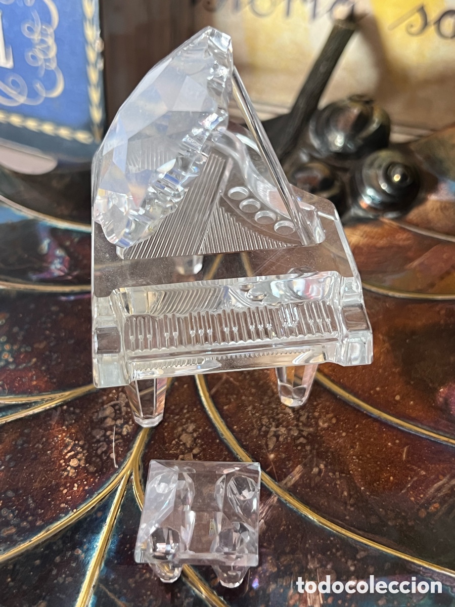 Antig&uuml;edades: PIANO de COLA Y TABURETE DE SWAROVSKI - Foto 1