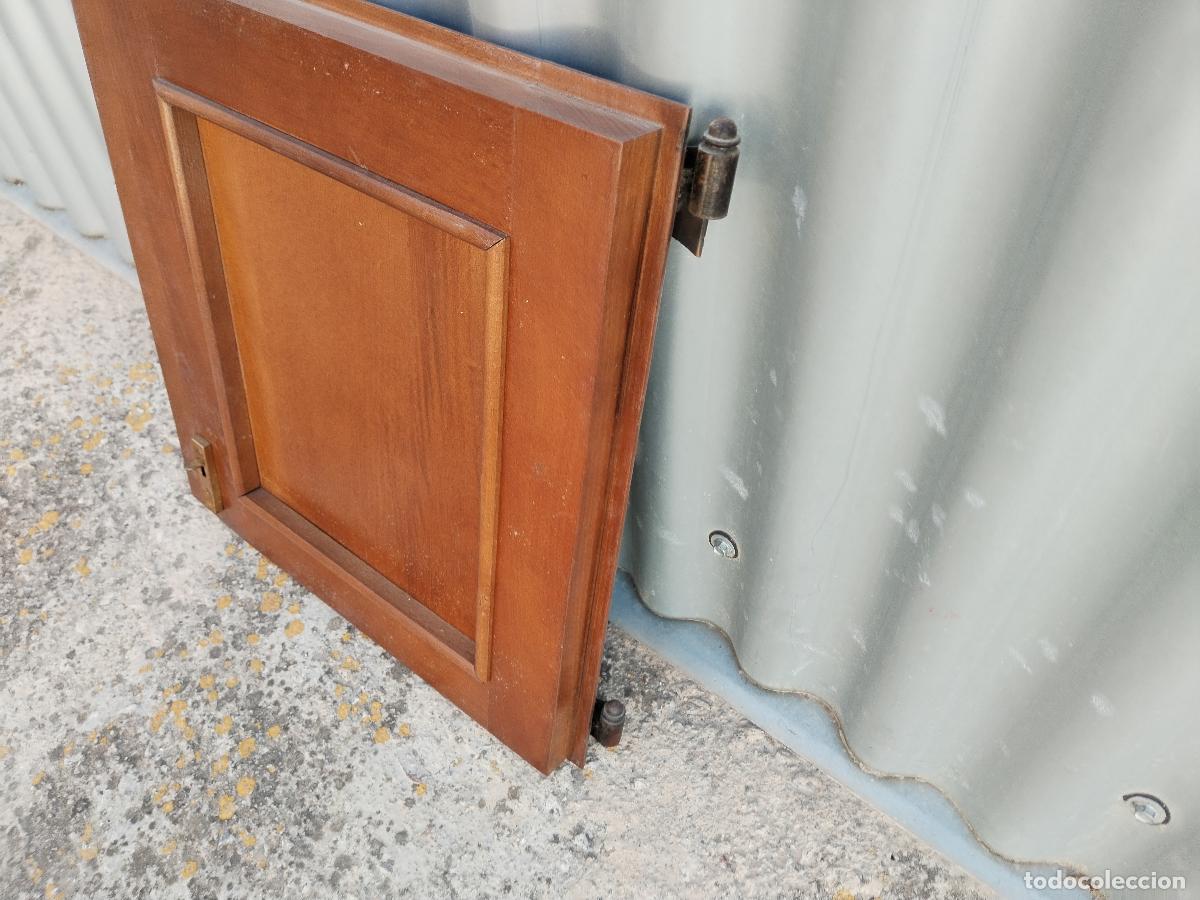 Antig&uuml;edades: puerta de armario en madera tallada - Foto 3