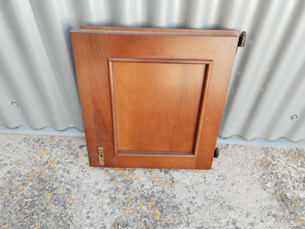 Antig&uuml;edades: puerta de armario en madera tallada - Foto 4