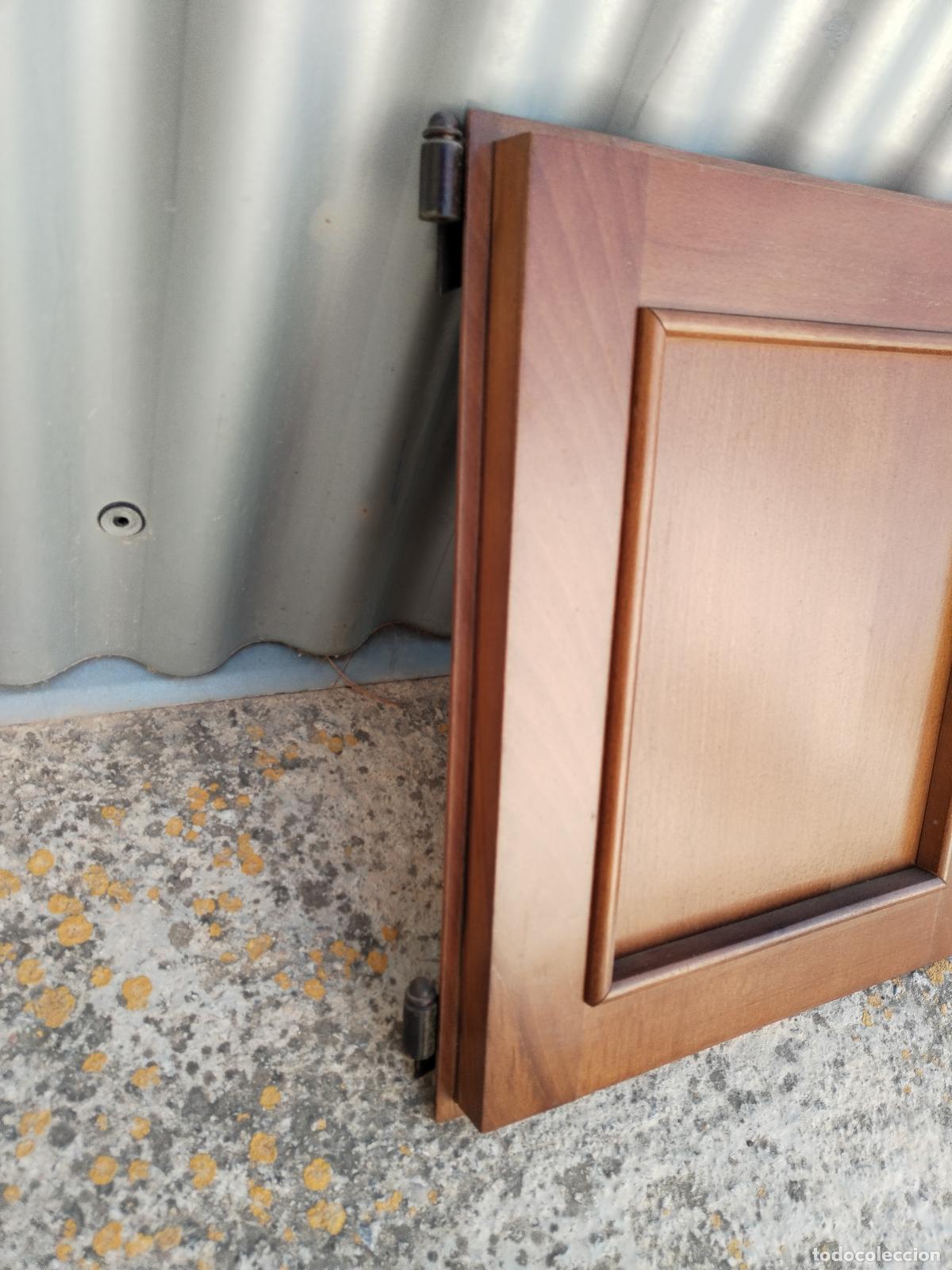 Antig&uuml;edades: puerta de armario en madera tallada - Foto 2
