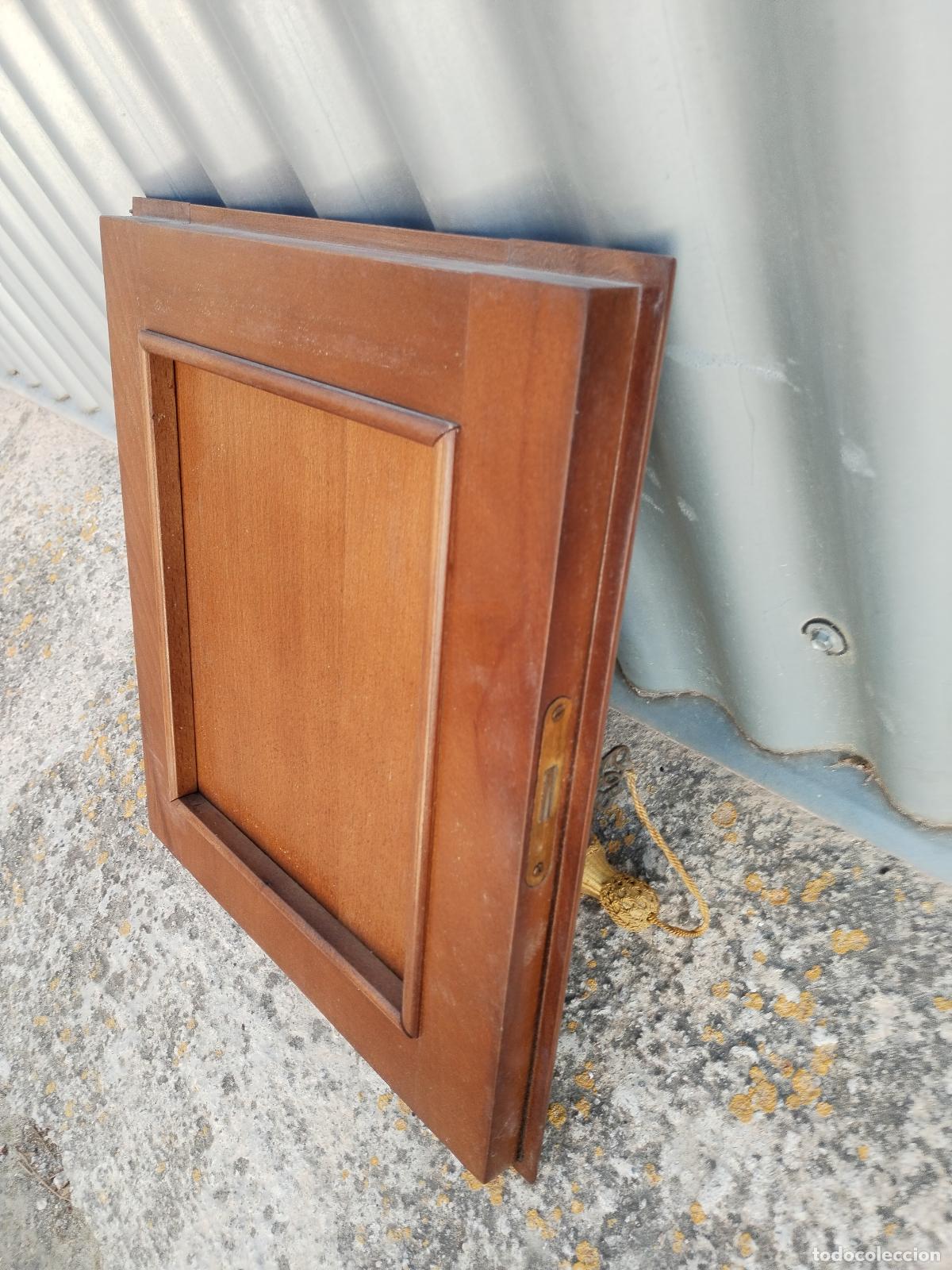 Antig&uuml;edades: puerta de armario en madera tallada - Foto 3