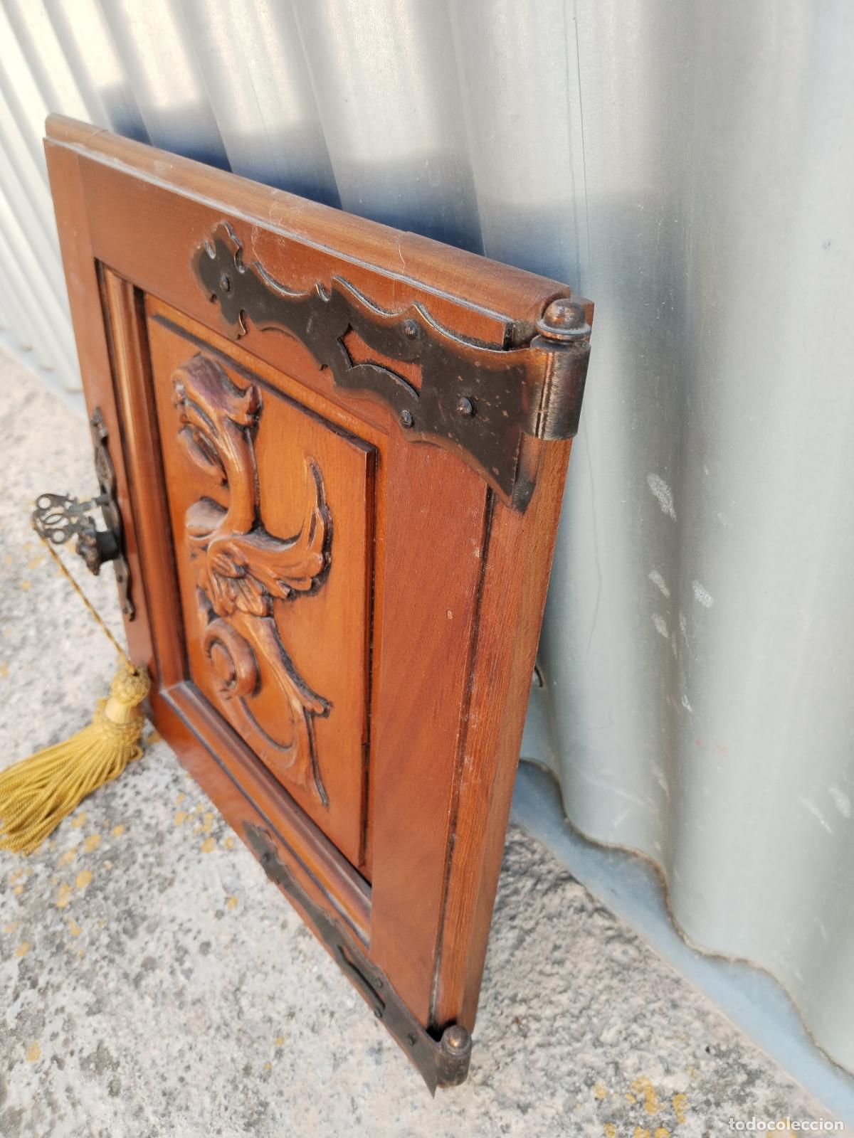 Antig&uuml;edades: puerta de armario en madera tallada - Foto 5