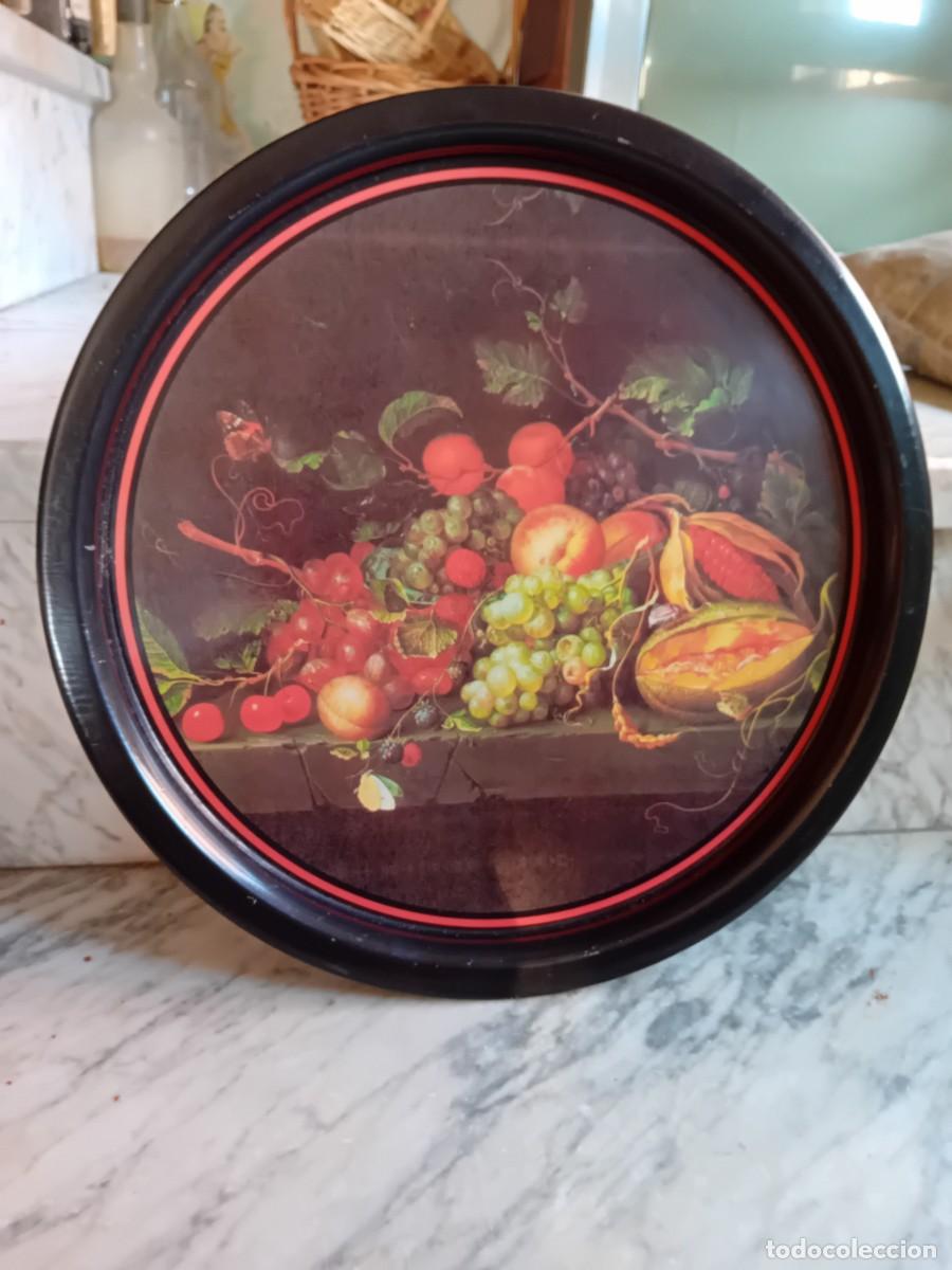 Antig&uuml;edades: Bandeja redonda de chapa con bodeg&oacute;n de frutas - Foto 1
