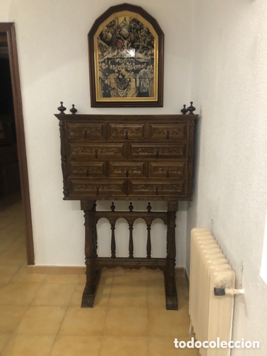Antig&uuml;edades: bargue&ntilde;o castellano en madera de nogal con pi&eacute; - Foto 2