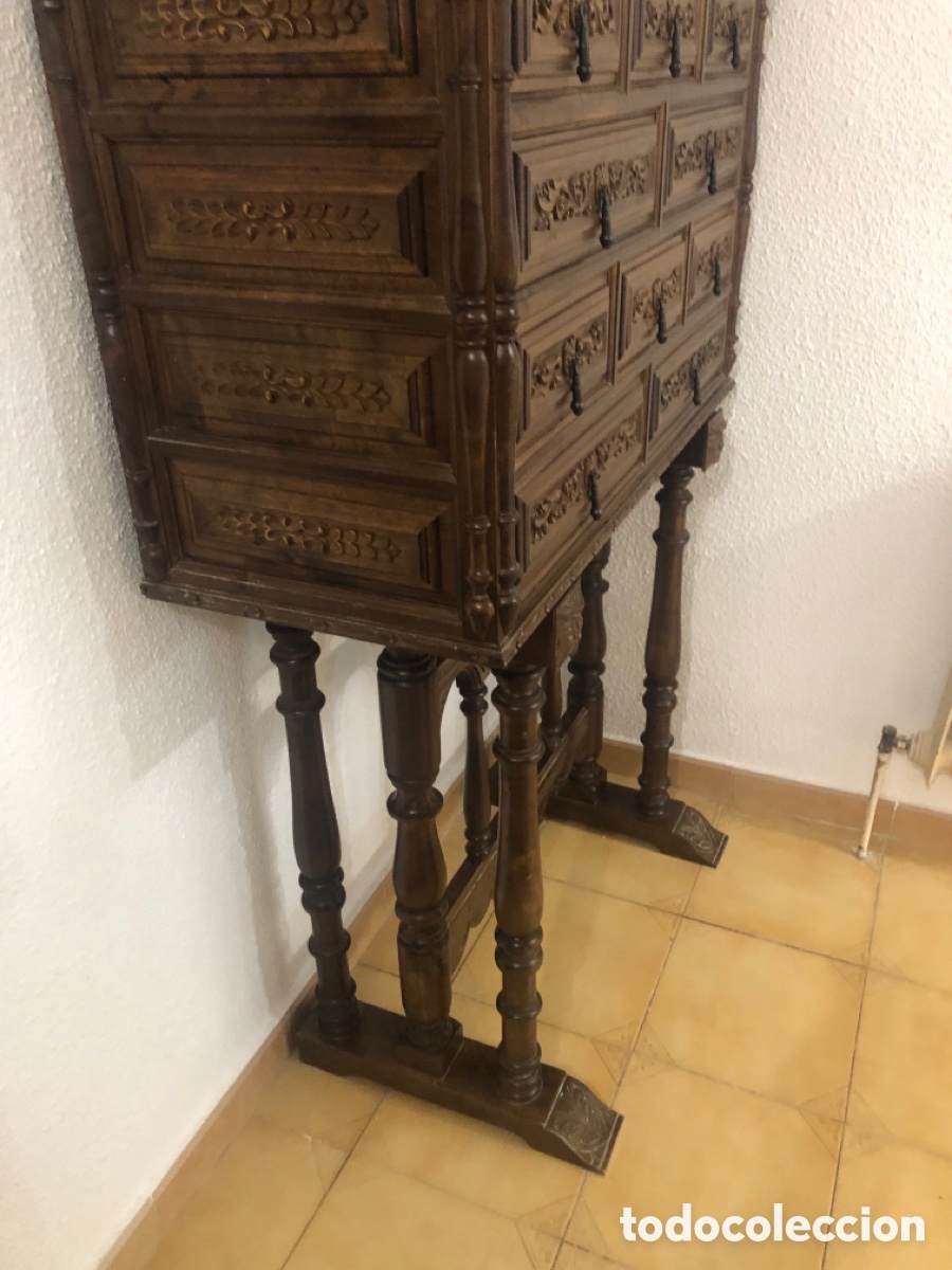 Antig&uuml;edades: bargue&ntilde;o castellano en madera de nogal con pi&eacute; - Foto 4