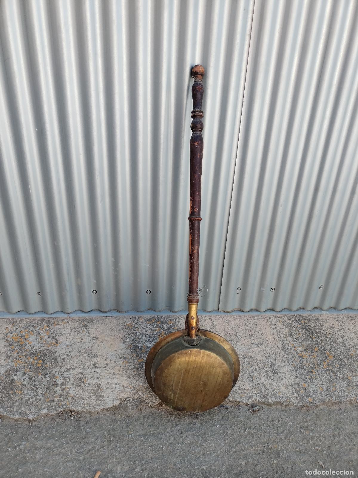 Antig&uuml;edades: antiguo calentacamas de lat&oacute;n - Foto 8