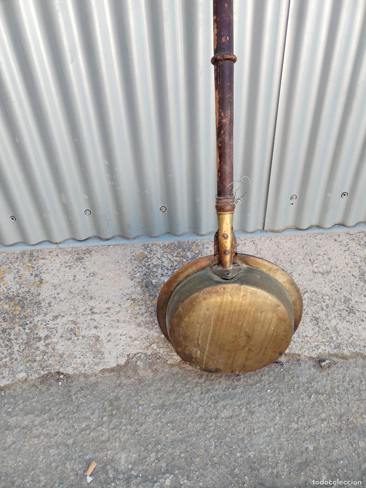 Antig&uuml;edades: antiguo calentacamas de lat&oacute;n - Foto 9