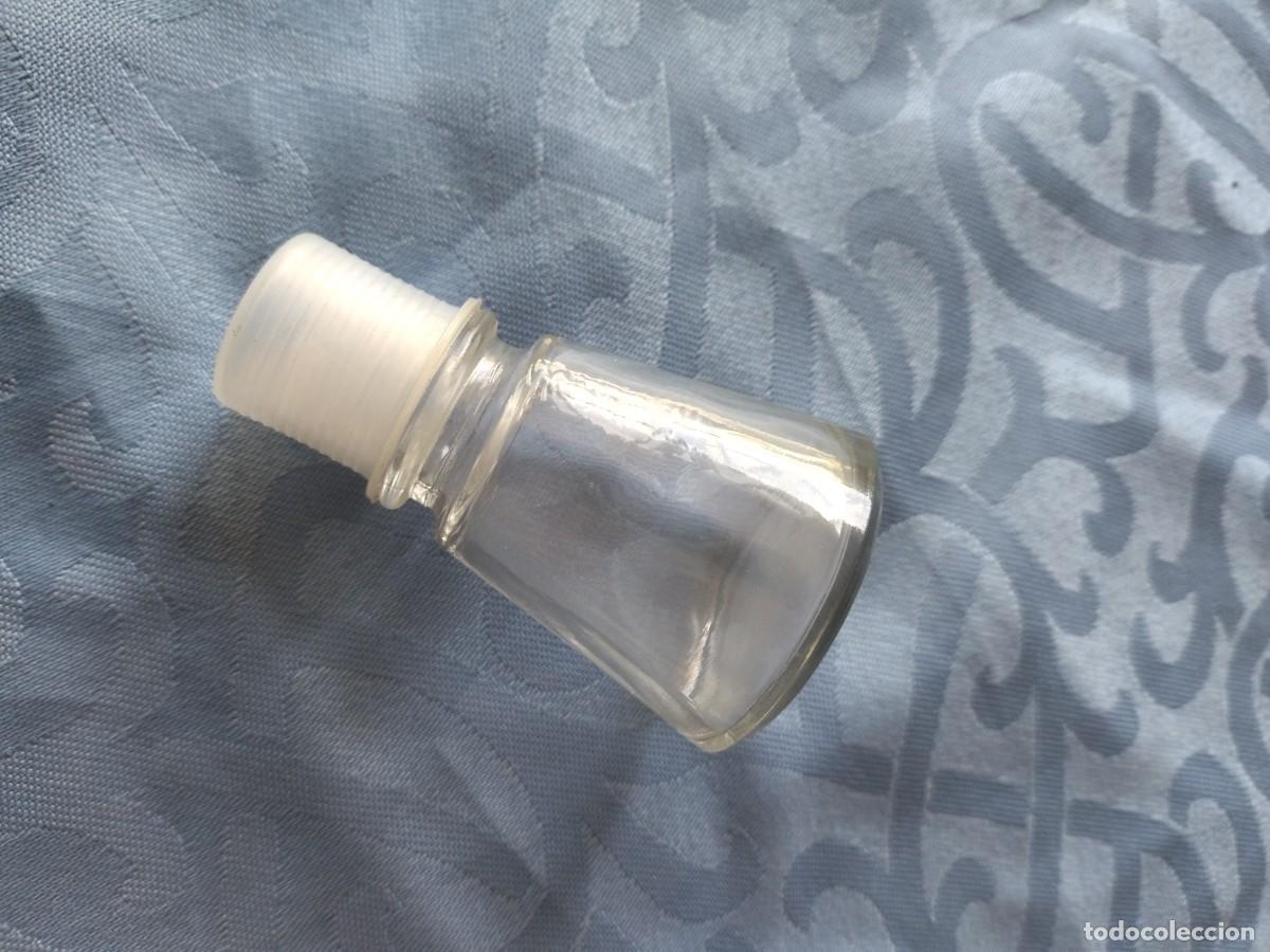 Antig&uuml;edades: tap&oacute;n de licorera de cristal . - Foto 2