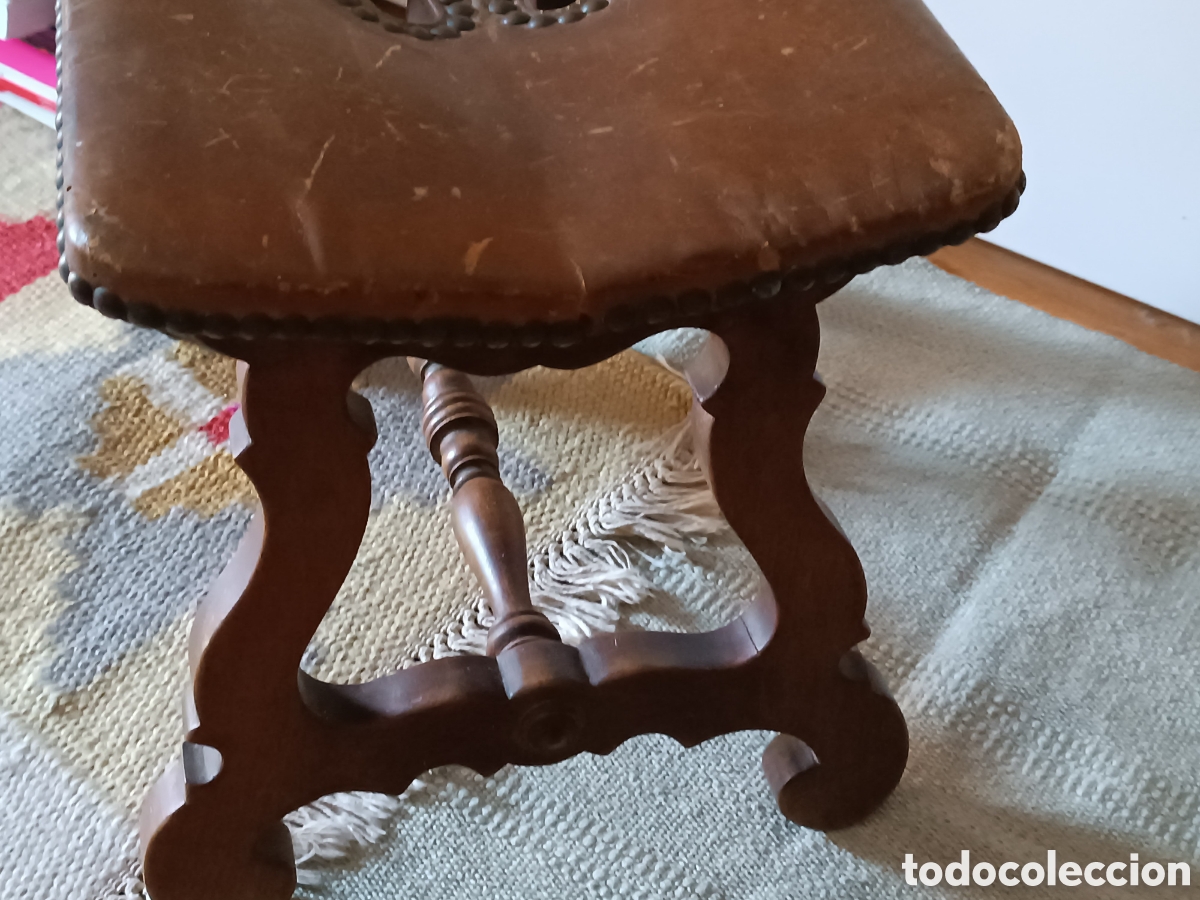Antig&uuml;edades: Taburete castellano antiguo nogal - Foto 3