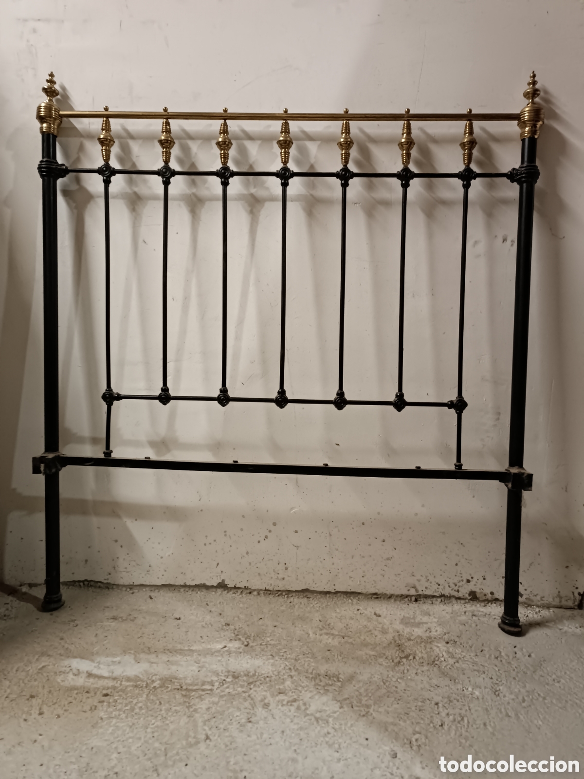 Antig&uuml;edades: Cabecero antiguo de hierro fundido y bronce - Foto 1