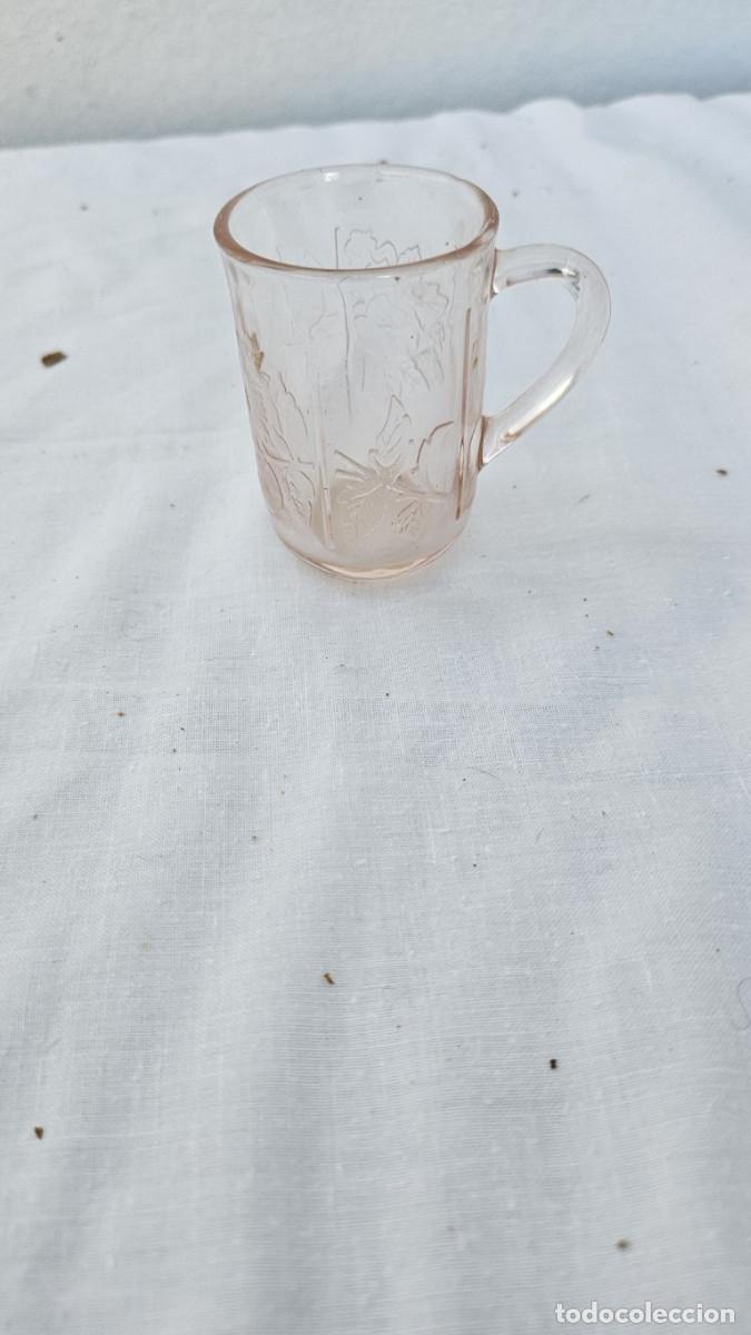 Antig&uuml;edades: peque&ntilde;a jarra de cristal rosa - Foto 1