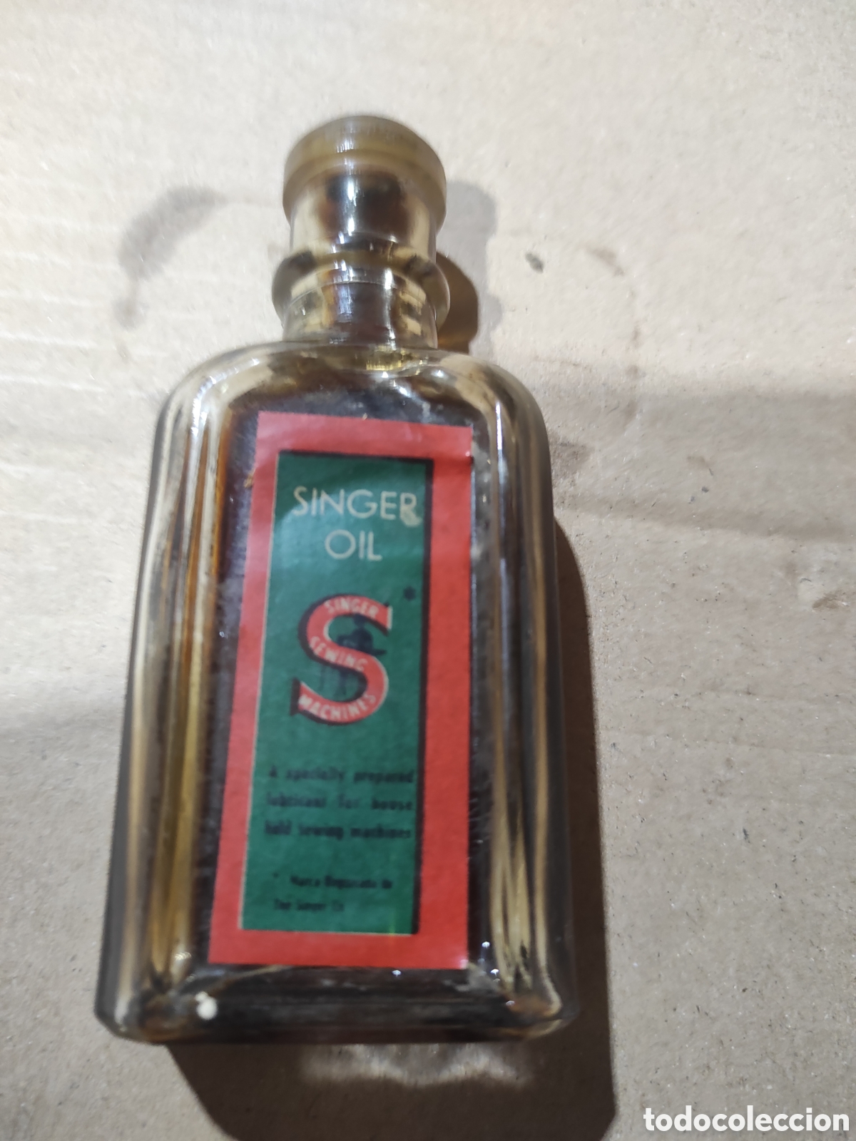 Antig&uuml;edades: Botella de cristal de oil de singer - Foto 2