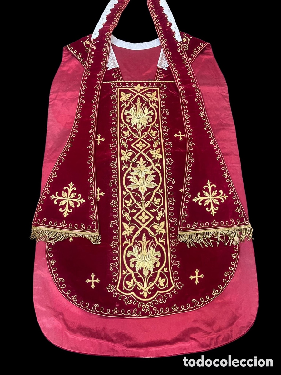 Antig&uuml;edades: Casulla roja bordada - Foto 2