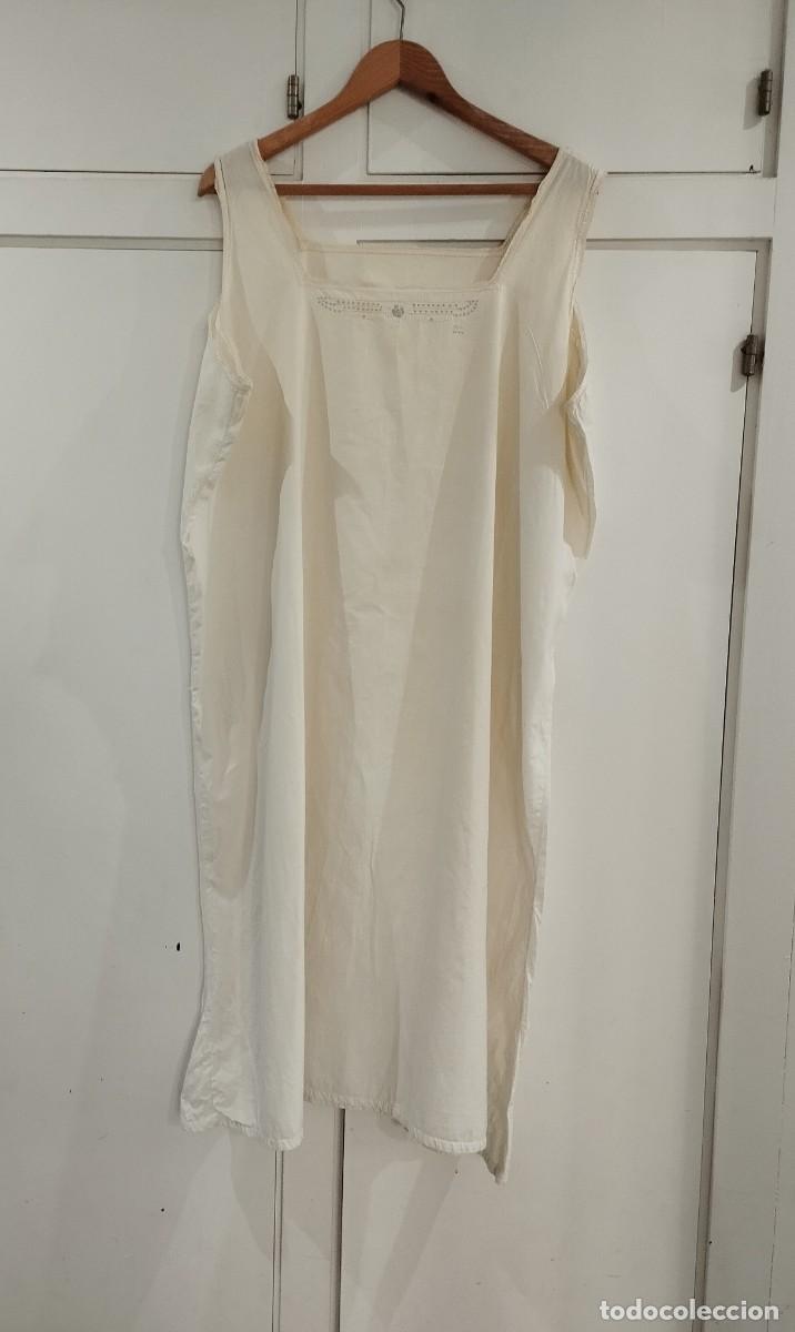 Antig&uuml;edades: CAMIS&Oacute;N DE ALGOD&Oacute;N CON ENCAJE Y BORDADO - Foto 1